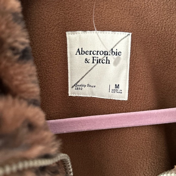 Abercrombie & Fitch cozy 1/4 zip - Picture 3 of 7